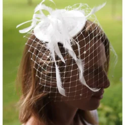 Fascinator, Sinamay mit Federn und Schleier