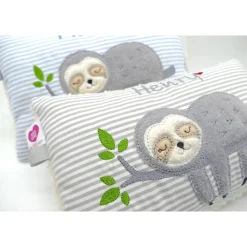 Faultierkissen Sloth Namenskissen Taufkissen Kuschelkissen Kindergartenkissen Geburtsgeschenk Kinderkissen Taufgeschenk