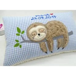 Faultierkissen Sloth Namenskissen Taufkissen Kuschelkissen Kindergartenkissen Geburtsgeschenk Kinderkissen Taufgeschenk