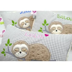 Faultierkissen Sloth Namenskissen Taufkissen Kuschelkissen Kindergartenkissen Geburtsgeschenk Kinderkissen Taufgeschenk