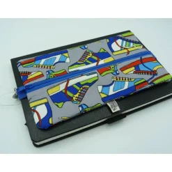 Federmäppchen, Schlampermäppchen, Stiftetasche mit Gummiband und Schuhen als Stoffmotiv