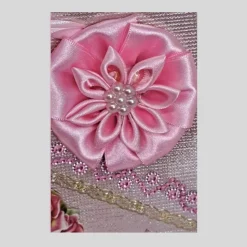 Feminine Geschenktasche mit 3D Blumenmotiv in Rosa