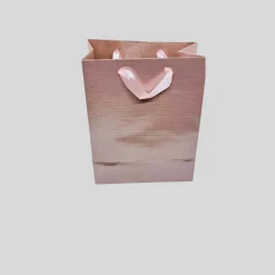 Feminine Geschenktasche mit 3D Blumenmotiv in Rosa