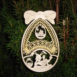 Fensterbild gelb in Eiform im Motivrahmen handgeklöppelt Dekoration Fenster Unikat Osterei Ostern