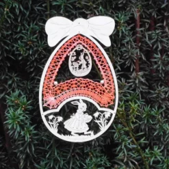 Fensterbild orange-weiß in Eiform im Motivrahmen handgeklöppelt Dekoration Fenster Unikat Osterei Ostern