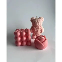 Fertige Geschenkbox zum Valentinstag mit Teddy, Rosen Kerzen & Herzbubble liebevoll verpackt und bereit zum Verschenken