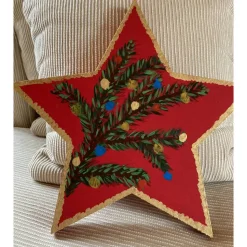 Festlicher Holzstern, Adventszweig auf rotem Grund, bemalter und verzierter Holzstern