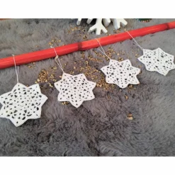 Filigrane Häkelsterne 4er-Set weiß