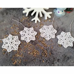 Filigrane Häkelsterne 4er-Set weiß