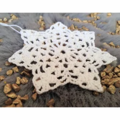 Filigrane Häkelsterne 4er-Set weiß