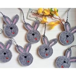 Filz Hasen Anhänger Osterdeko gestickt, Osterhase Ostern Geschenk, Frühlingsdeko Landhausstil