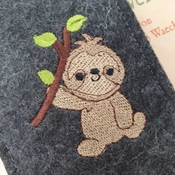 Filz Lesezeichen Faultier, Einschulungsgeschenk