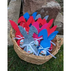 Filzhasen mit SchokoEi Kleinigkeit zu Ostern