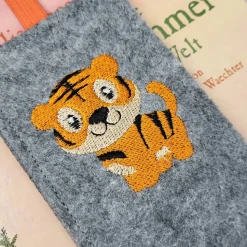 Filz-Lesezeichen Tiger mit Name, Einschulungsgeschenk
