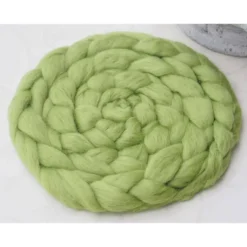 FILZUNTERLAGE in Maigrün aus 100%Wolle