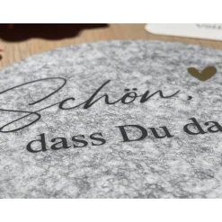 Filzuntersetzer als Gastgeschenke für Hochzeit Feier, Schön, dass du da bist! wieder verwendbares Geschenk für JGA Gebur