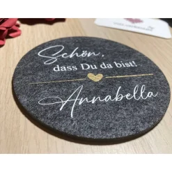 Filzuntersetzer personalisiert als Gastgeschenke - Schön dass du da bist für Hochzeit Feier Party Geburtstag JGA Taufe