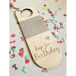 Flaschenanhänger aus Holz "hap-bee Birthday" Biene I Flaschendekoration, flexibler Anhänger Miniflasche