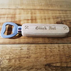 Flaschenöffner personalisiert – Bieröffner aus Buchenholz mit Lasergravur