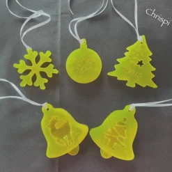 Fünf Anhänger für Weihnachten aus Resin Gießharz GELB