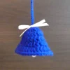 Fünf gehäkelte Glöckchen (blau-weiß)