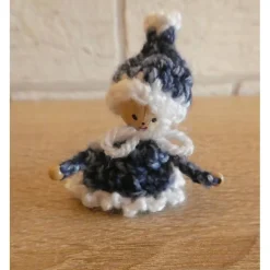 fünf gehäkelte Wichtel -mehrfarbig - rosa, blau, rot, grün, gelb - weiß