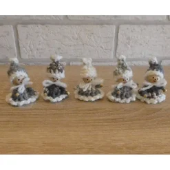 fünf gehäkelte Wichtel -mehrfarbig - grau-weiß-braun