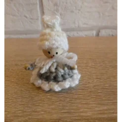 fünf gehäkelte Wichtel -mehrfarbig - grau-weiß-braun