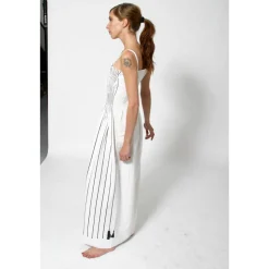 FRAUEN KLEID mit FALTEN Unikat lang weiß mit schwarzem Siebdruck