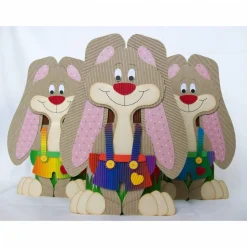 Frecher Osterhase mit Geschenkbox als Osterkörbchen oder Frühlingsdeko, Osternest, Häschen aus Wellpappe, Schlappohrhase