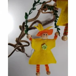 Frühlings Deko Blüten Mädchen gelb Hängedeko Osterdeko Osterstrauß