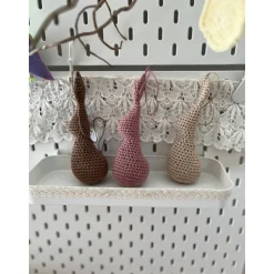Frühlingsdeko Hase Anhänger Gelb beige braun rosa Osterhase Osterdekoration gehäkelt aus Baumwolle 16cm hoch