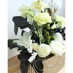 Frühlingsdeko Tischgesteck Osterdeko weiß silberfarbig edel