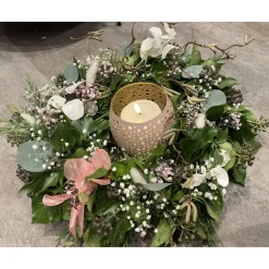 Frühlingshafter frischer Tischkranz