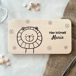 Frühstücksbrett personalisiert mit Namen  - Löwe & Blumen - personalisiertes Geschenk zur Taufe & zum 1. Geburtstag