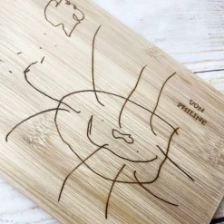 Frühstücksbrett, Zeichnung von deinem Kind verewigt, persönliche Wunschgravur, Kinderkunst als schönes Geschenk