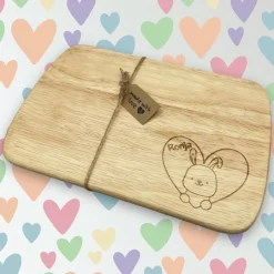 Frühstücksbrettchen für Kinder  mit individueller Gravur und süßen Tieren aus Gummibaum