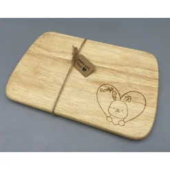 Frühstücksbrettchen für Kinder  mit individueller Gravur und süßen Tieren aus Gummibaum