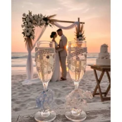 Frosted Hearts Hochzeitsgläser Set – Handverziert mit Strass, Herzen & Perlen – Geschenk zur Hochzeit & Verlobung