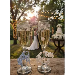 Frosted Hearts Hochzeitsgläser Set – Handverziert mit Strass, Herzen & Perlen – Geschenk zur Hochzeit & Verlobung