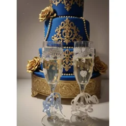 Frosted Hearts Hochzeitsgläser Set – Handverziert mit Strass, Herzen & Perlen – Geschenk zur Hochzeit & Verlobung