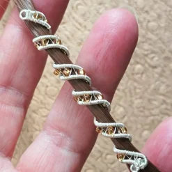 Funkelnde Spiralperlen Set handgewebt silberfarben Glasperlen goldfarben bicolor handmade Brautschmuck Zopfperle