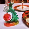 Funkelnder Weihnachtsbaum mit roter Kugel – Handgemachte Resin-Dekoration für die Festtage