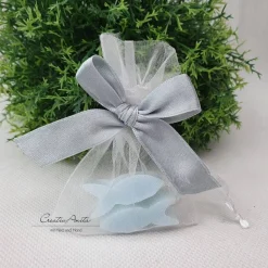 Gastgeschenk mit 2 Seifenfische - FISCHE vergissmeinnicht hellblau - SILBER-GRAU dekoriert - personalisiert