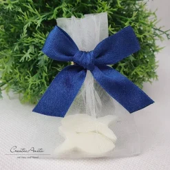 Gastgeschenk mit 2 Seifenfische - FISCHE NATUR - DUNKELBLAU dekoriert - personalisiert