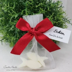 Gastgeschenk mit 2 Seifenfische - FISCHE NATUR - BORDEAUX dekoriert - personalisiert