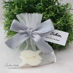 Gastgeschenk mit 2 Seifenfische - FISCHE NATUR - Silber-Grau dekoriert - personalisiert