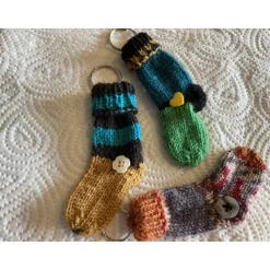 Gastgeschenke für verschiedene Anlässe, Schlüsselanhänger „Kleine Socke“ im 3-er-Set, bunte Schlüsselanhänger