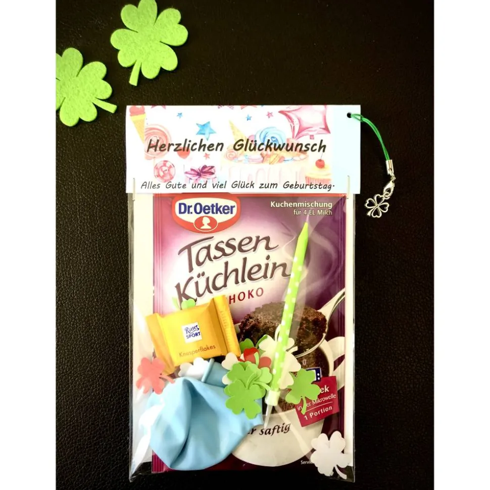 Geburtstagsgeschenktüte, Kuchenmischung verpackt mit Kerze, Konfetti und Luftballon, Geburtstagsüberraschung