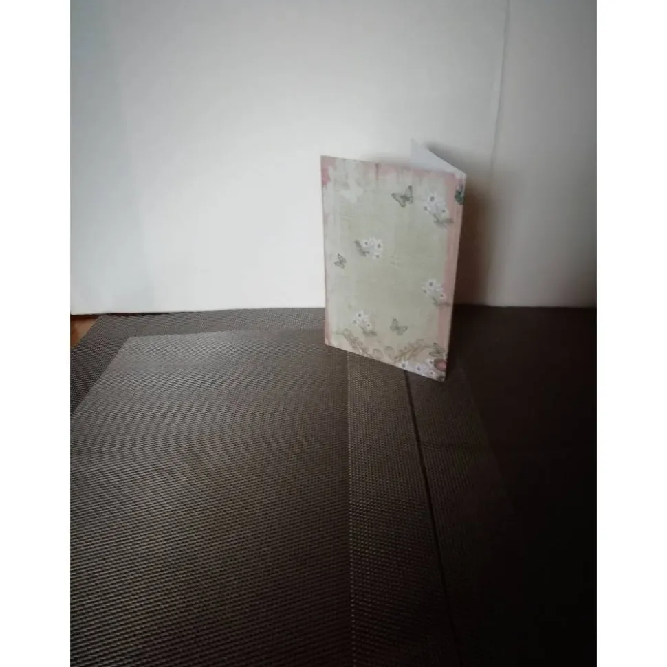 Geburtstagskarte 50. Geburtstag Frau – Blumen, Schmetterling & Goldverzierung